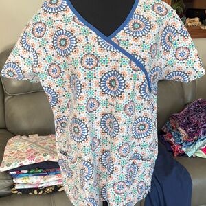 Mandalas Floral Print Women's Scrub Top Uniform Blouse Size L Blue Teal Orange